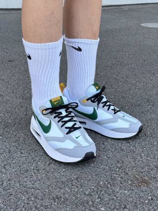 Nike Air Max Dawn view 2