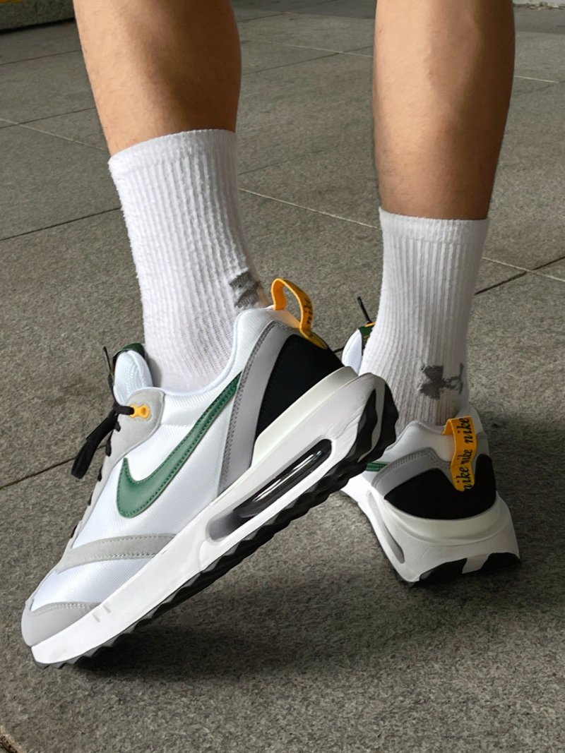 Nike Air Max Dawn view