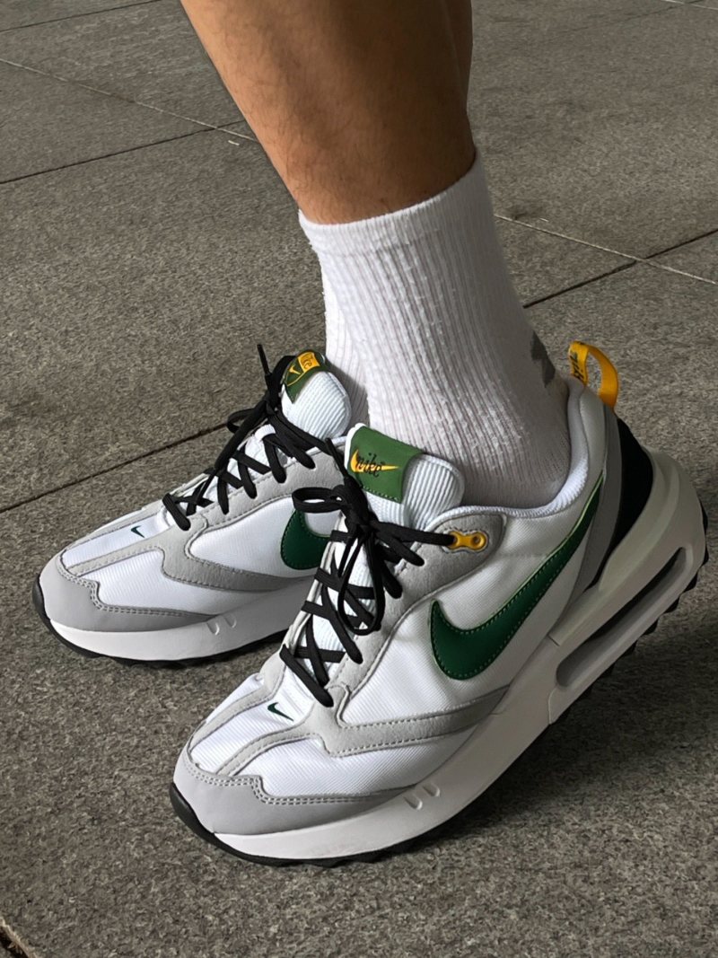 Nike Air Max Dawn view