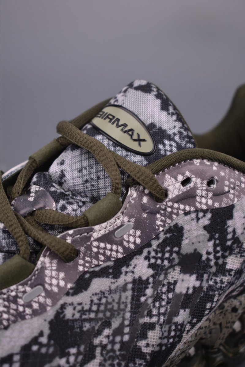 Nike Air Max DN8 view