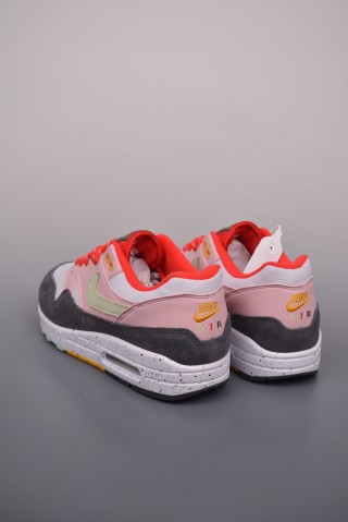 Nike Air Max 1 'Pink / White' view 2