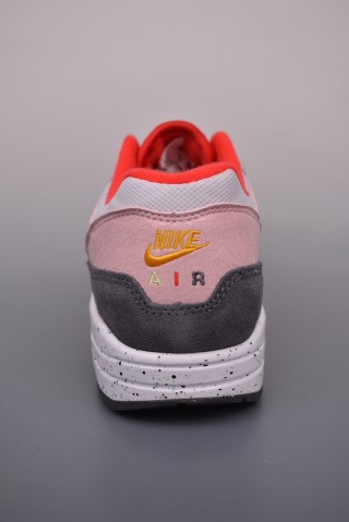 Nike Air Max 1 'Pink / White' view 4