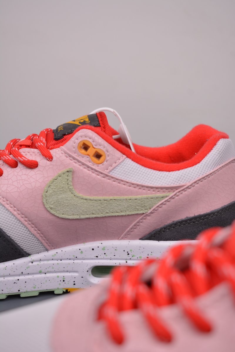 Nike Air Max 1 'Pink / White' view