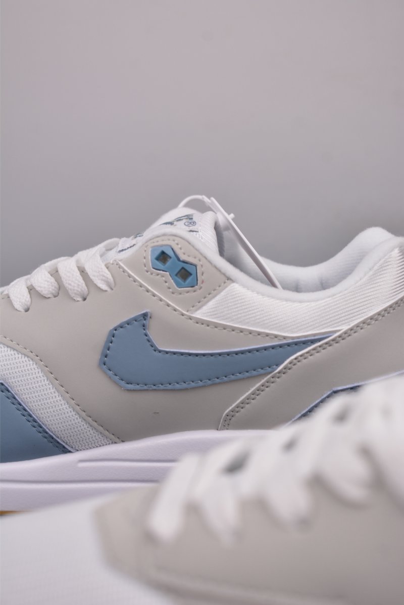 Nike Air Max 1 view