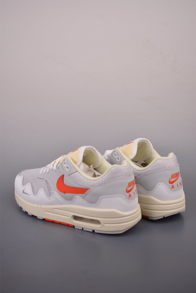 Nike Air Max 1 view