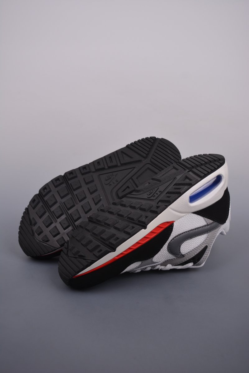 Nike Air Max Ivo view