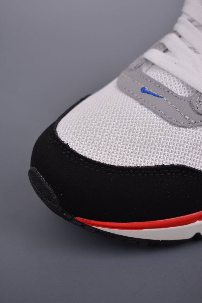 Nike Air Max Ivo view