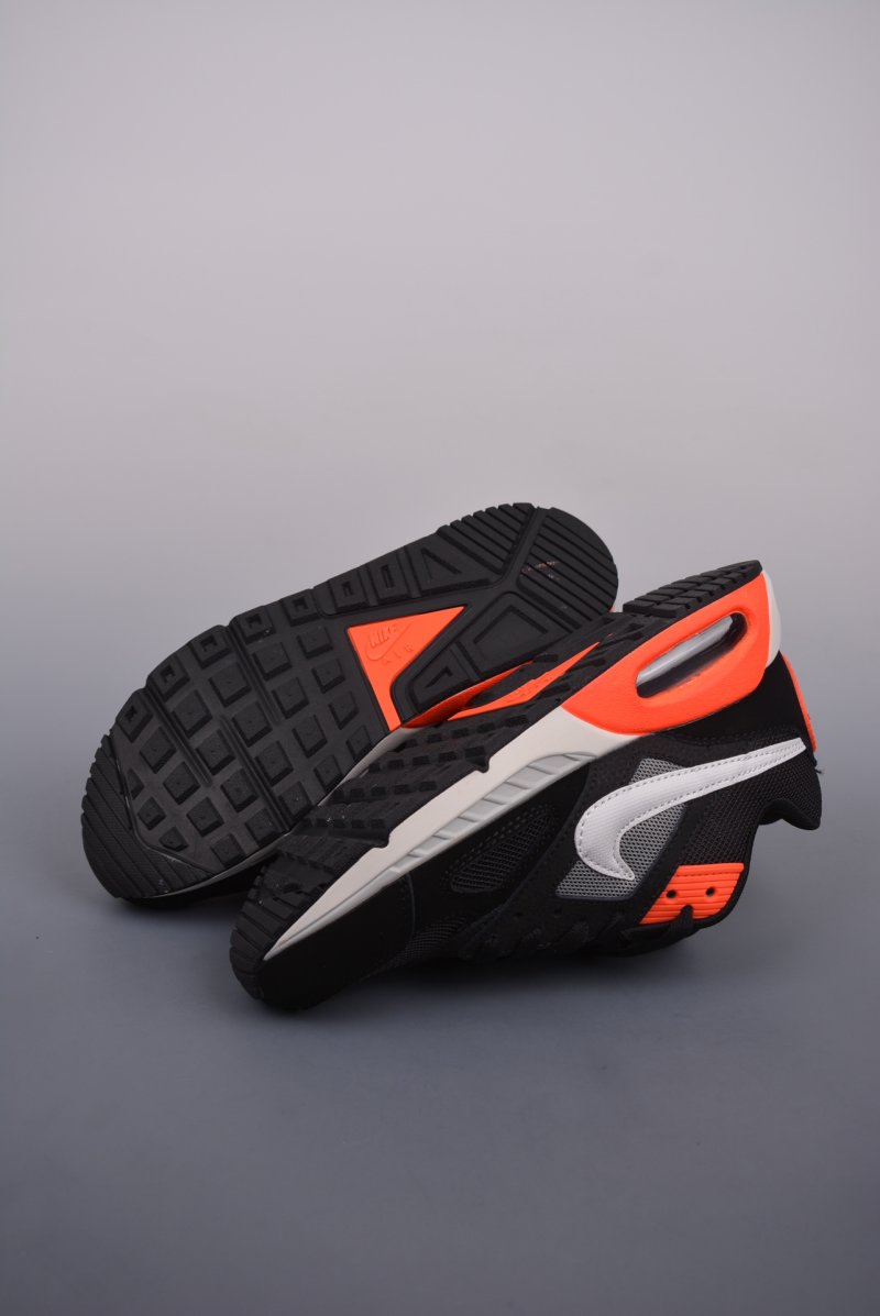 Nike Air Max Ivo view