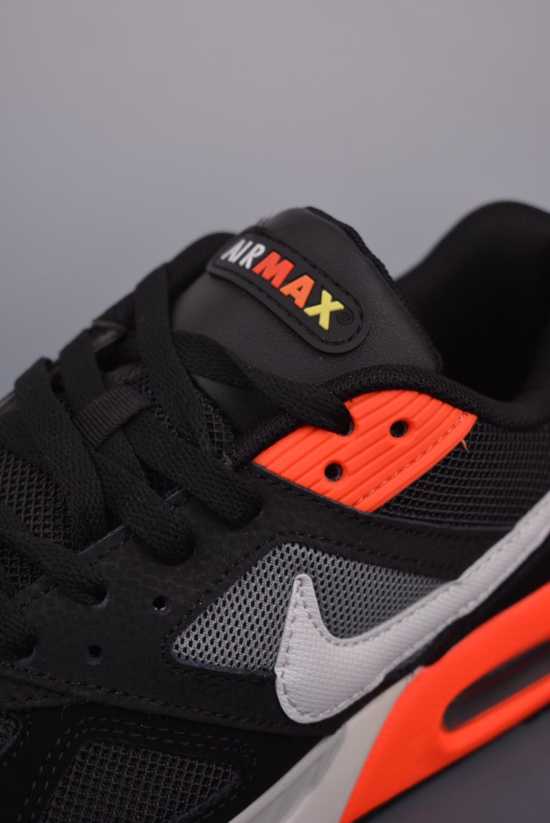 Nike Air Max Ivo view