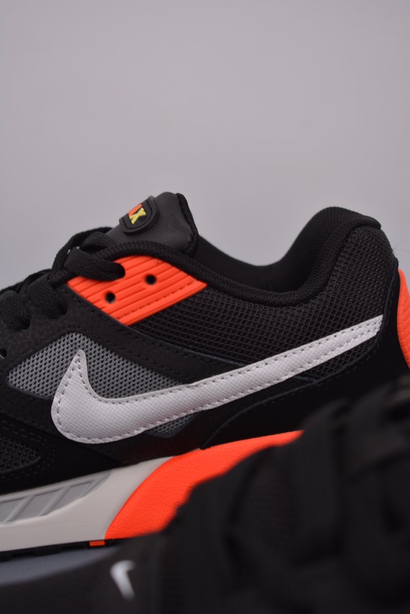 Nike Air Max Ivo view