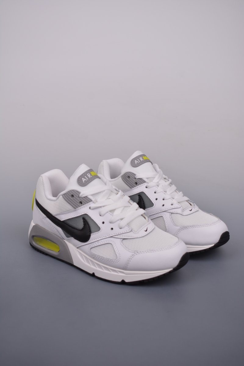 Nike Air Max Ivo view
