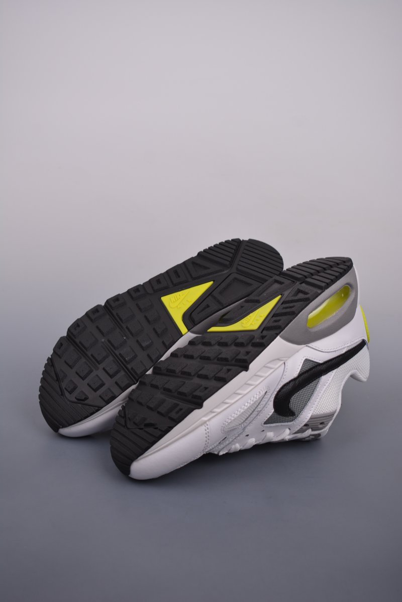 Nike Air Max Ivo view