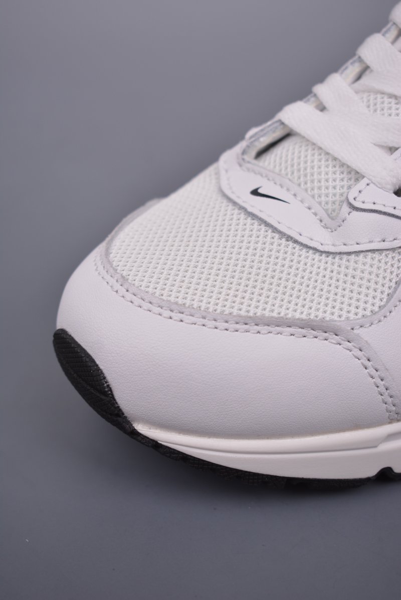 Nike Air Max Ivo view