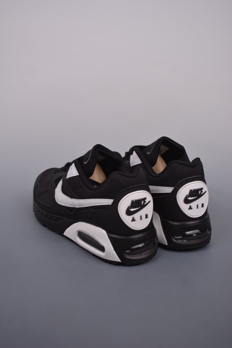 Nike Air Max Ivo view