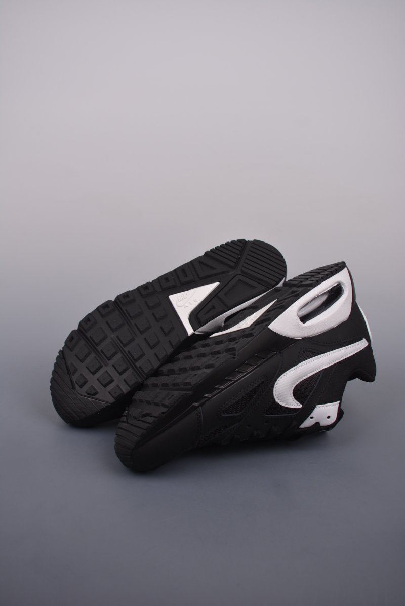 Nike Air Max Ivo view