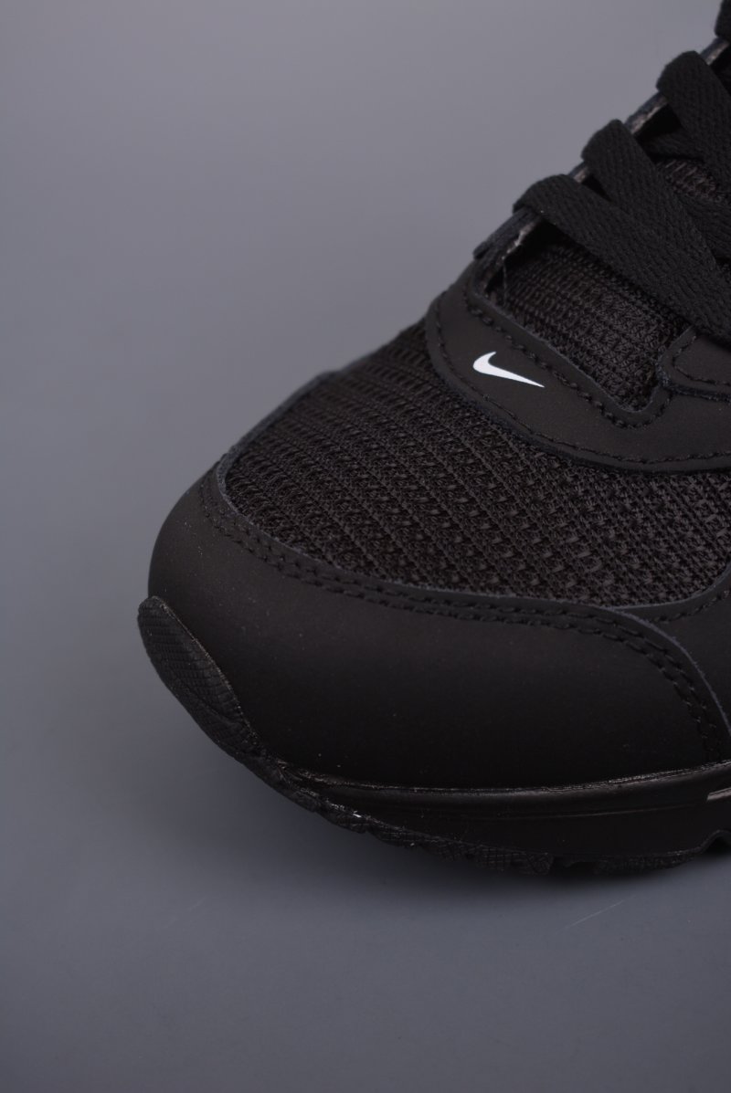 Nike Air Max Ivo view