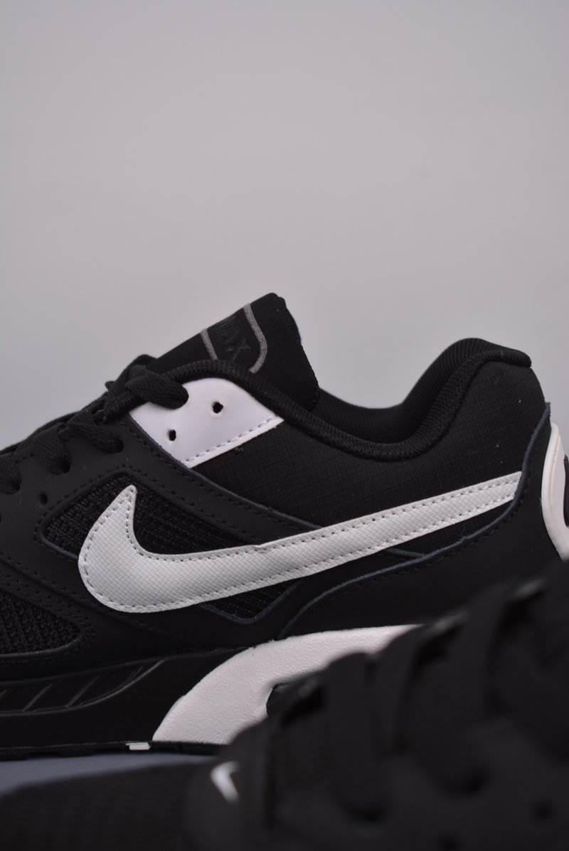 Nike Air Max Ivo view