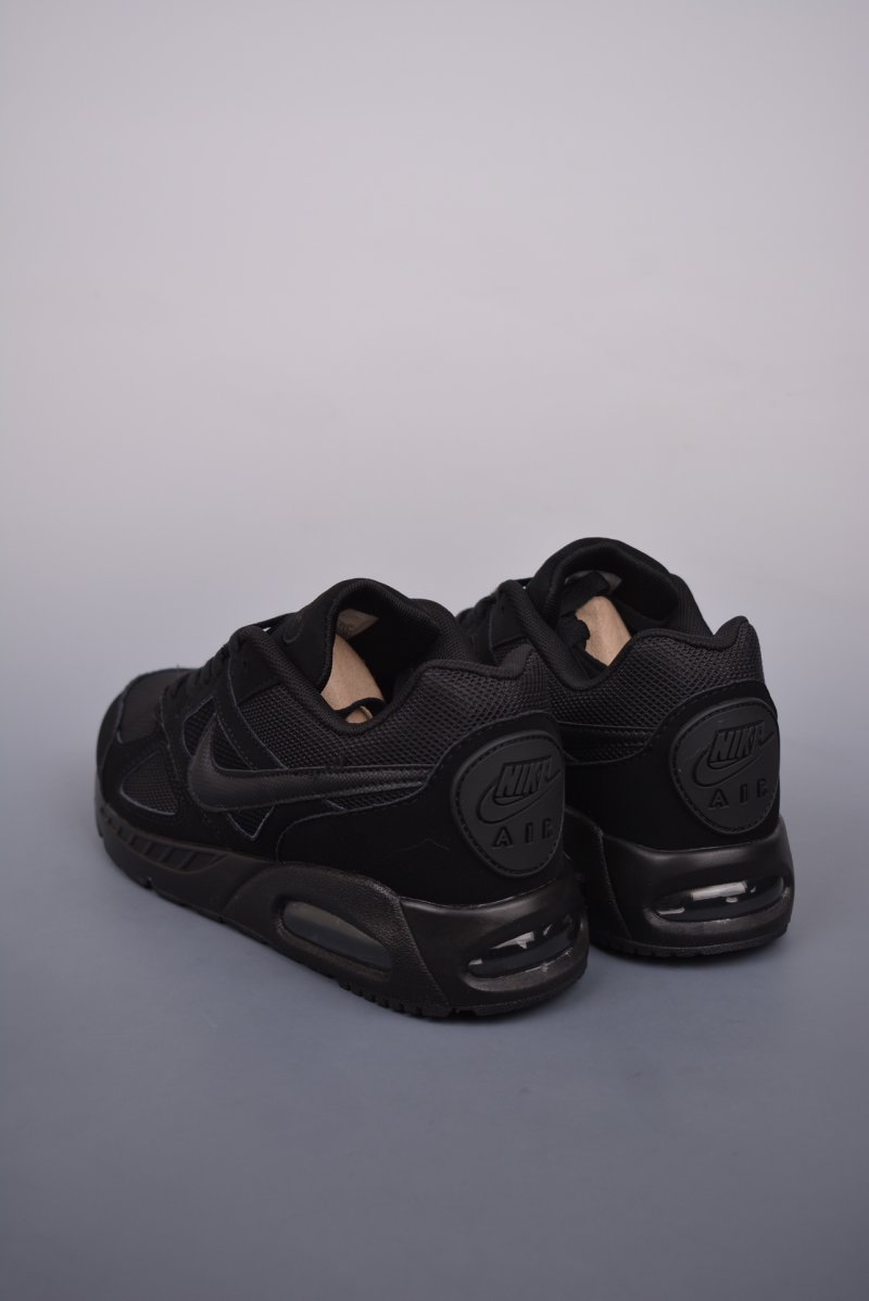 Nike Air Max Ivo view
