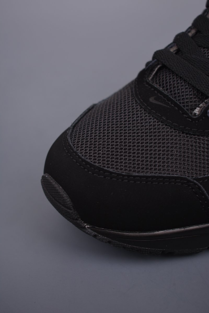 Nike Air Max Ivo view