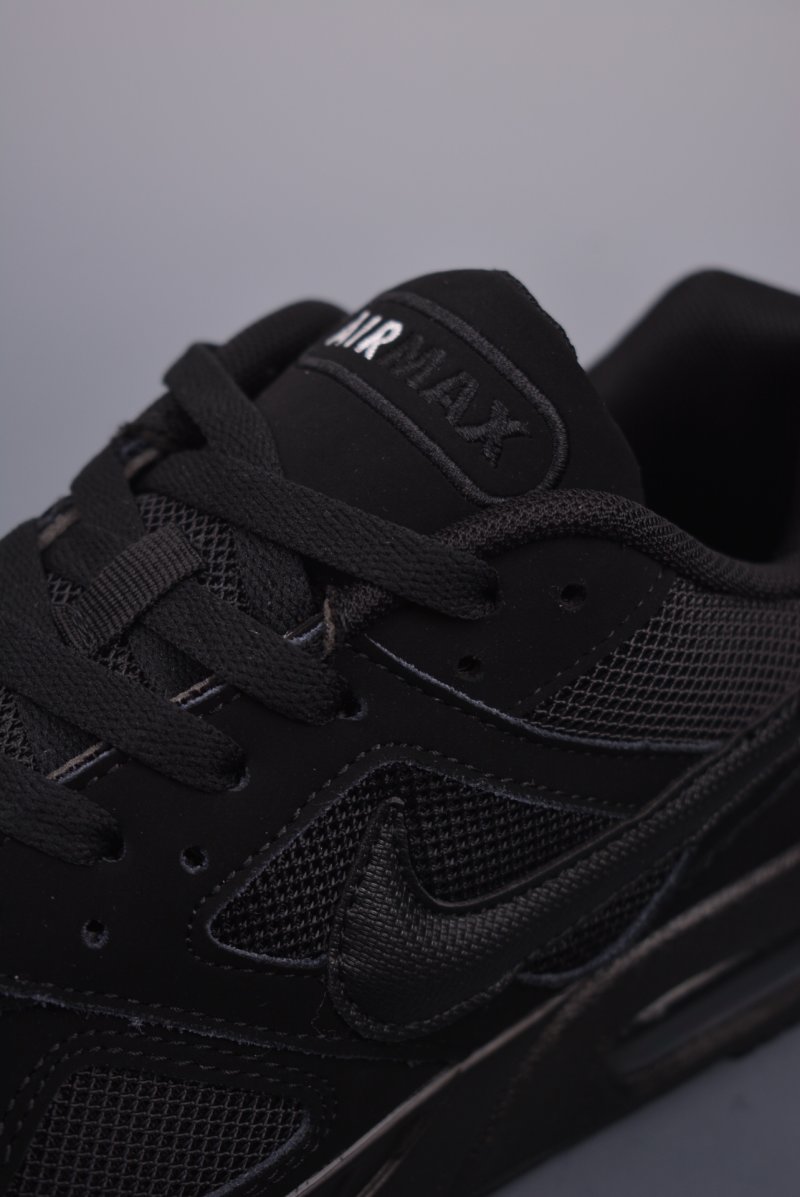 Nike Air Max Ivo view