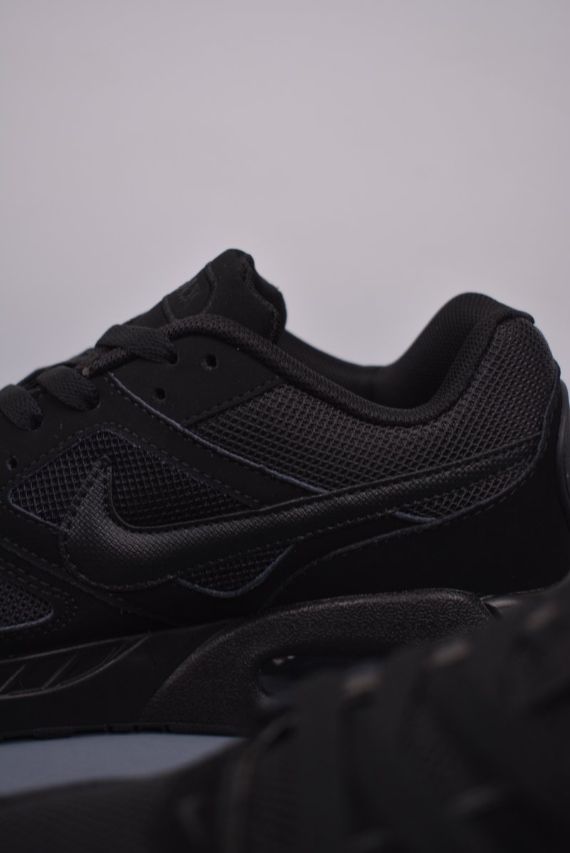 Nike Air Max Ivo view