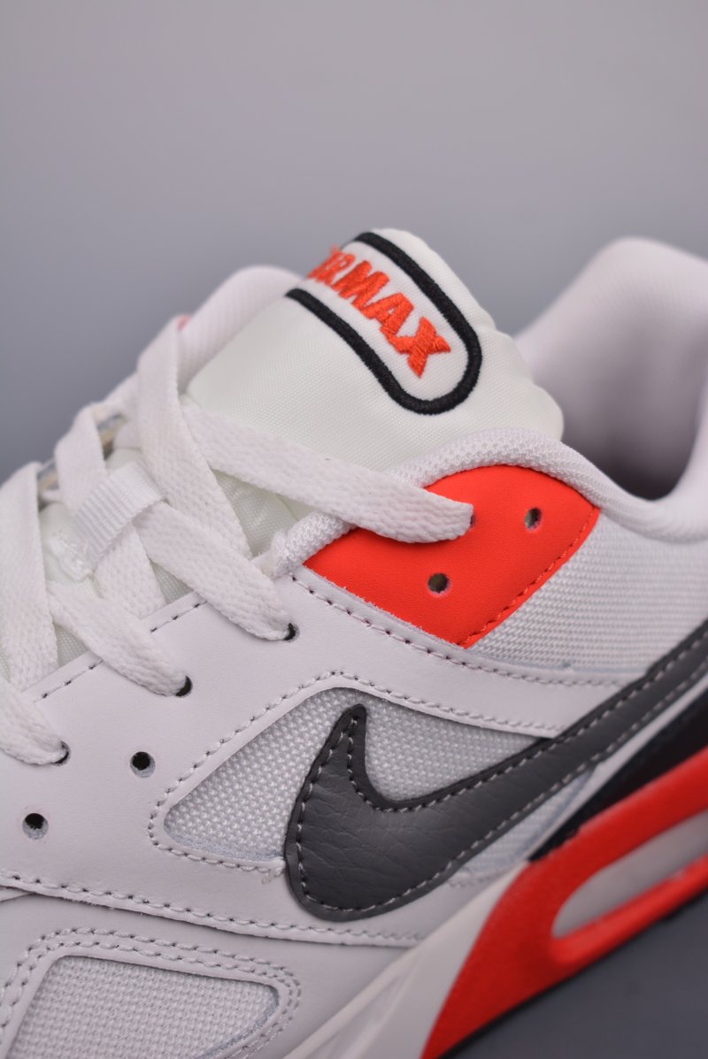 Nike Air Max Ivo view