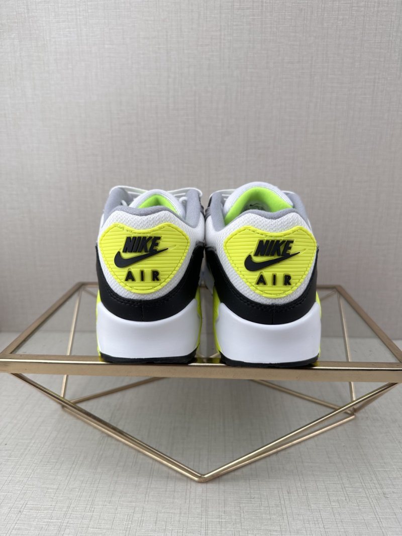 Nike Air Max 90 view