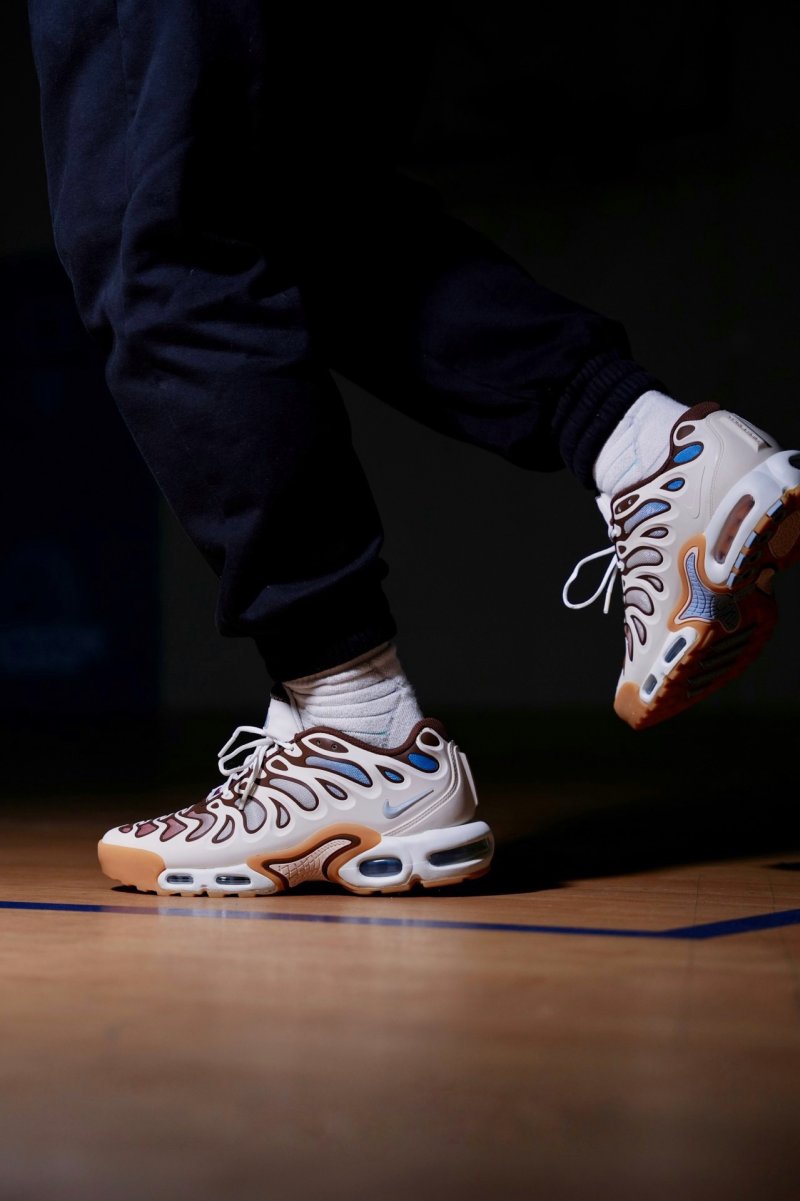 Nike Air Max Plus Drift view