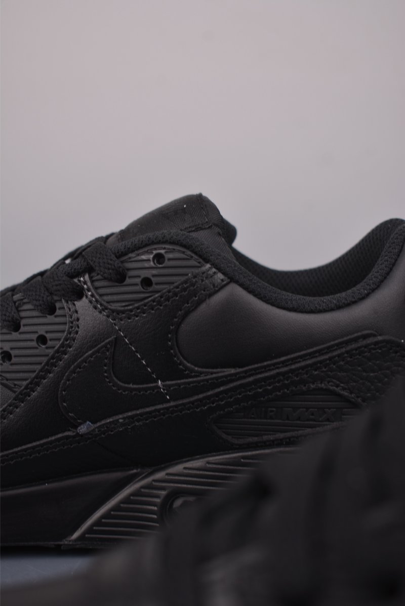Nike Air Max 90 Futura view