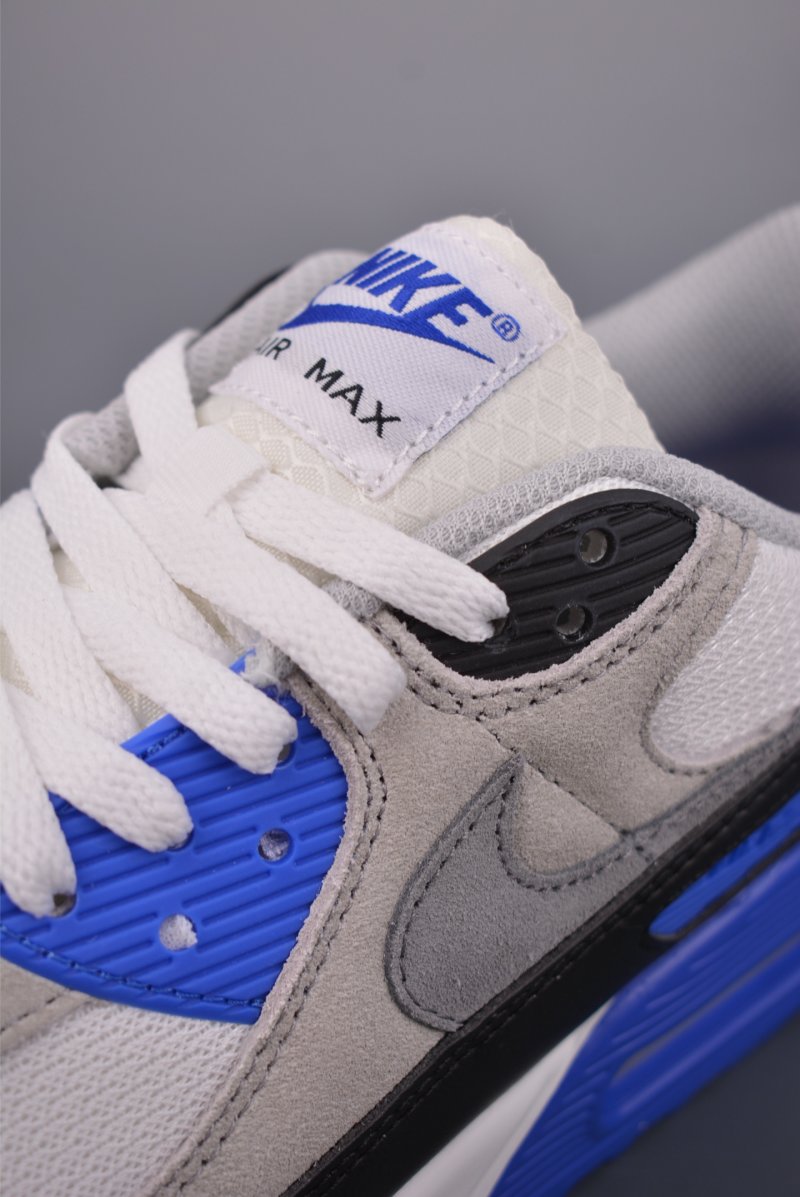 Nike Air Max 90 Futura view