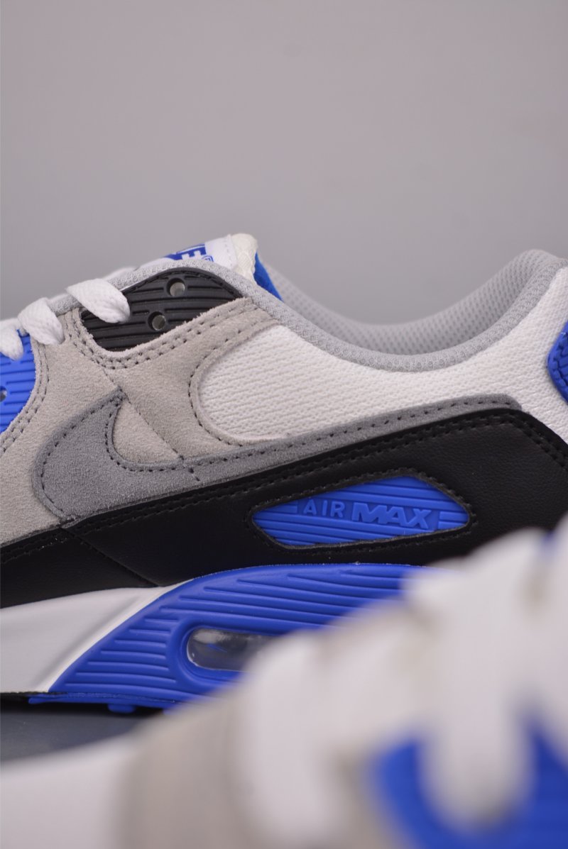 Nike Air Max 90 Futura view