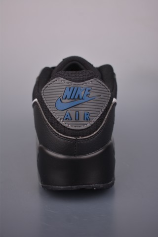 Nike Air Max 90 Futura view 4