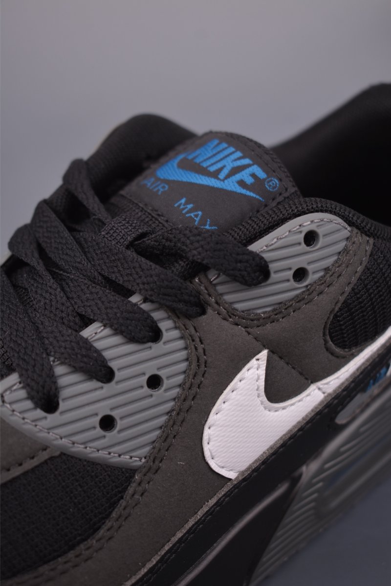 Nike Air Max 90 Futura view