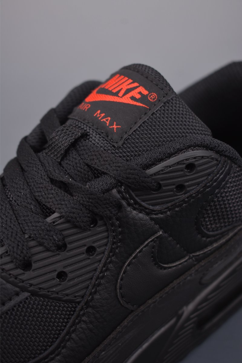 Nike Air Max 90 Futura view