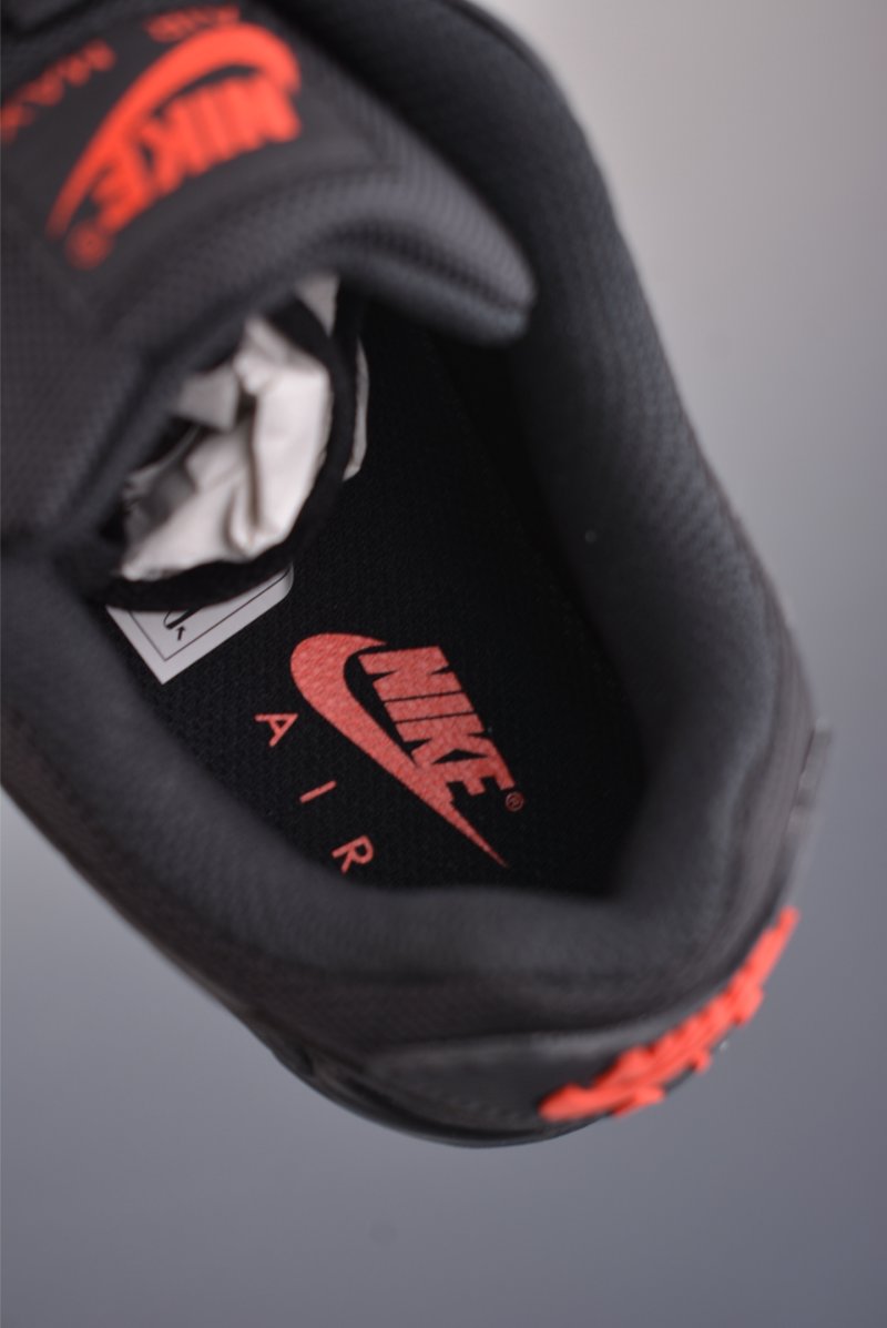 Nike Air Max 90 Futura view