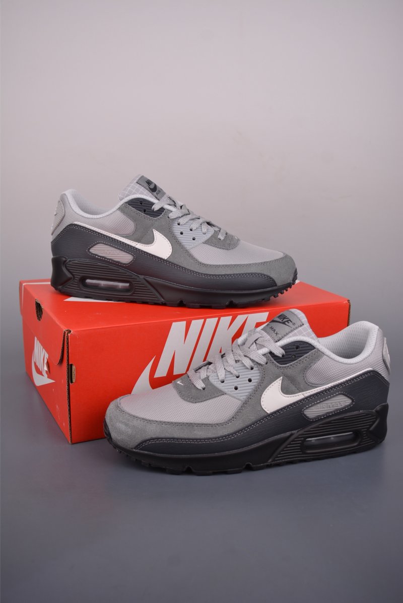 Nike Air Max 90 Futura view