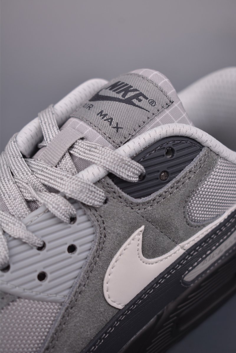 Nike Air Max 90 Futura view