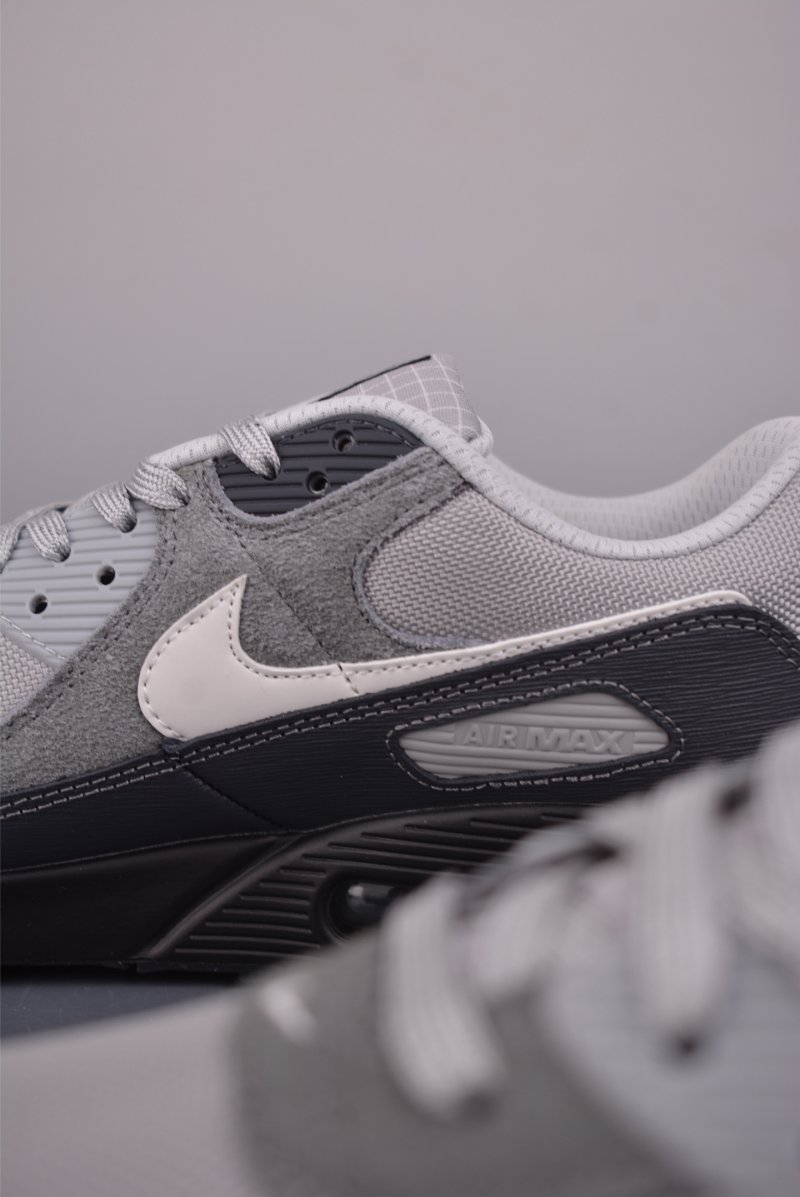 Nike Air Max 90 Futura view