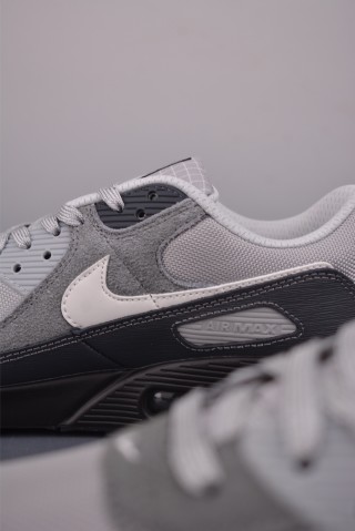 Nike Air Max 90 Futura view 8