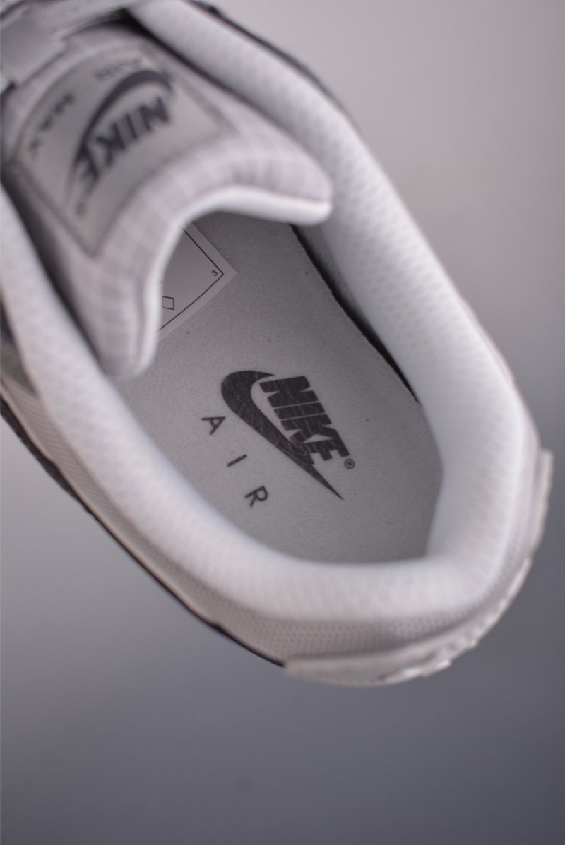 Nike Air Max 90 Futura view