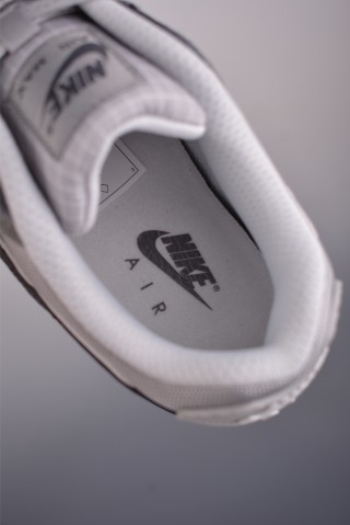 Nike Air Max 90 Futura view 9
