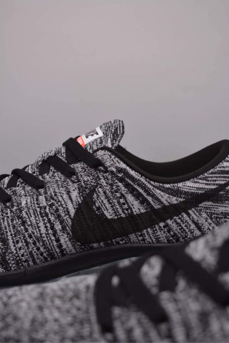 Nike Flyknit Air Max view