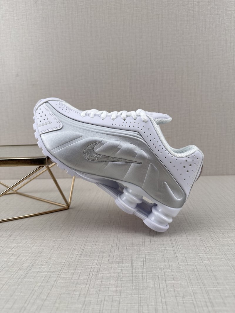 Nike Shox R4