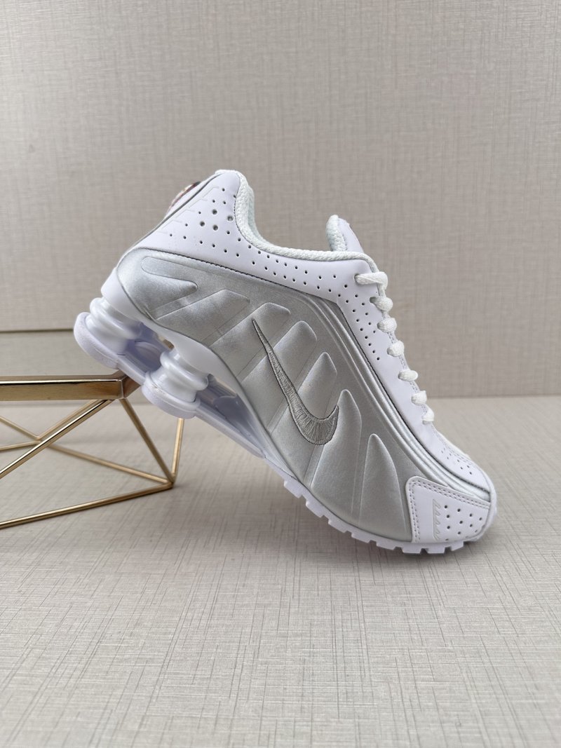 Nike Shox R4 view