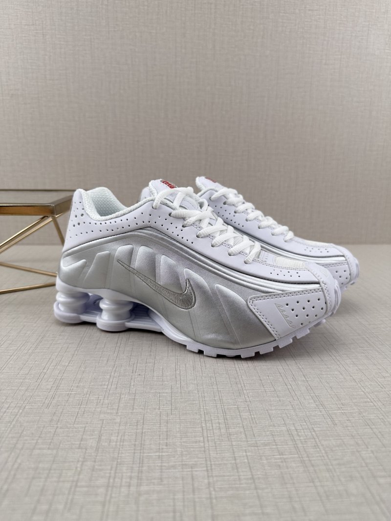 Nike Shox R4 view