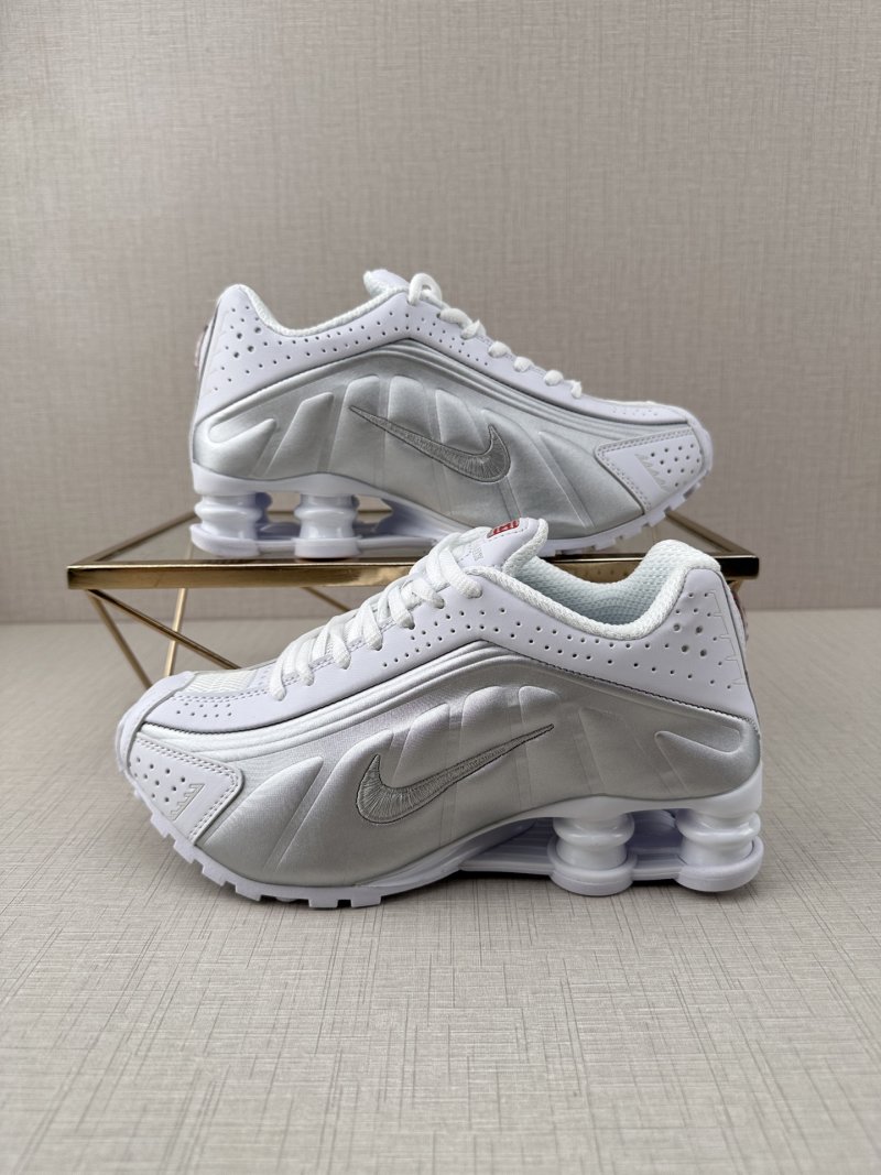 Nike Shox R4 view