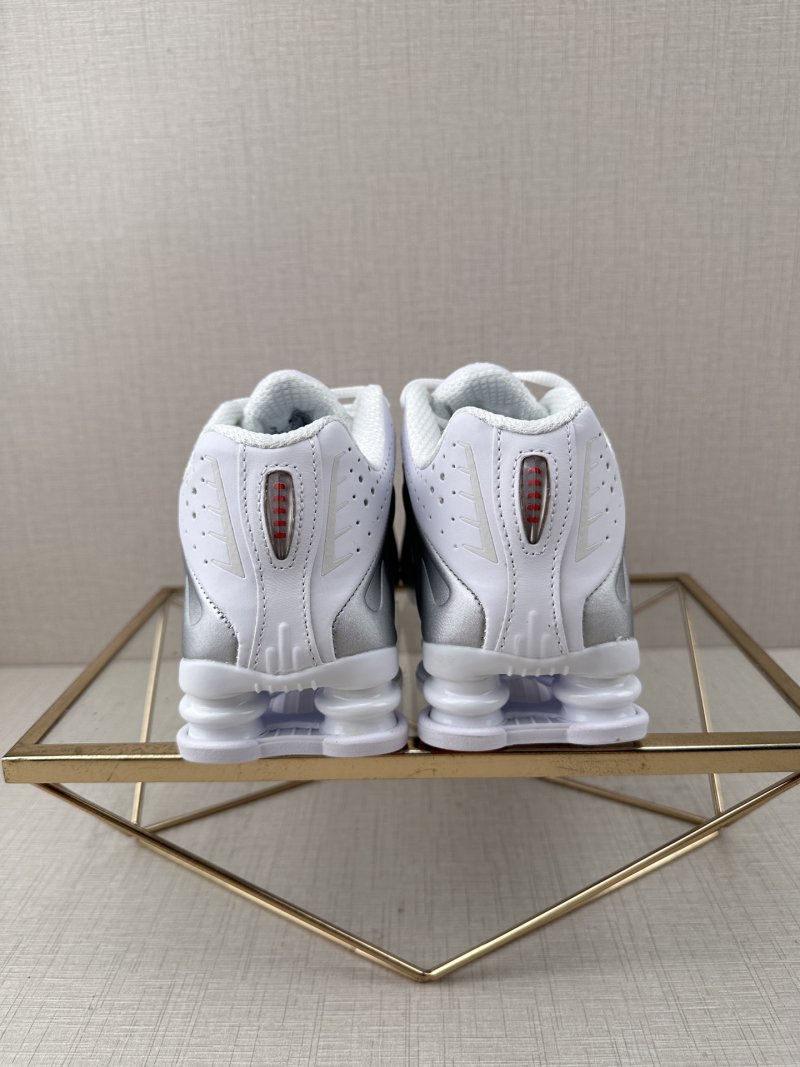 Nike Shox R4 view