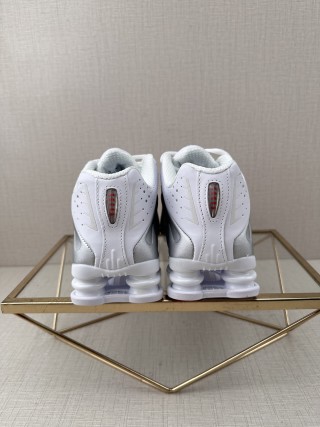 Nike Shox R4 view 5