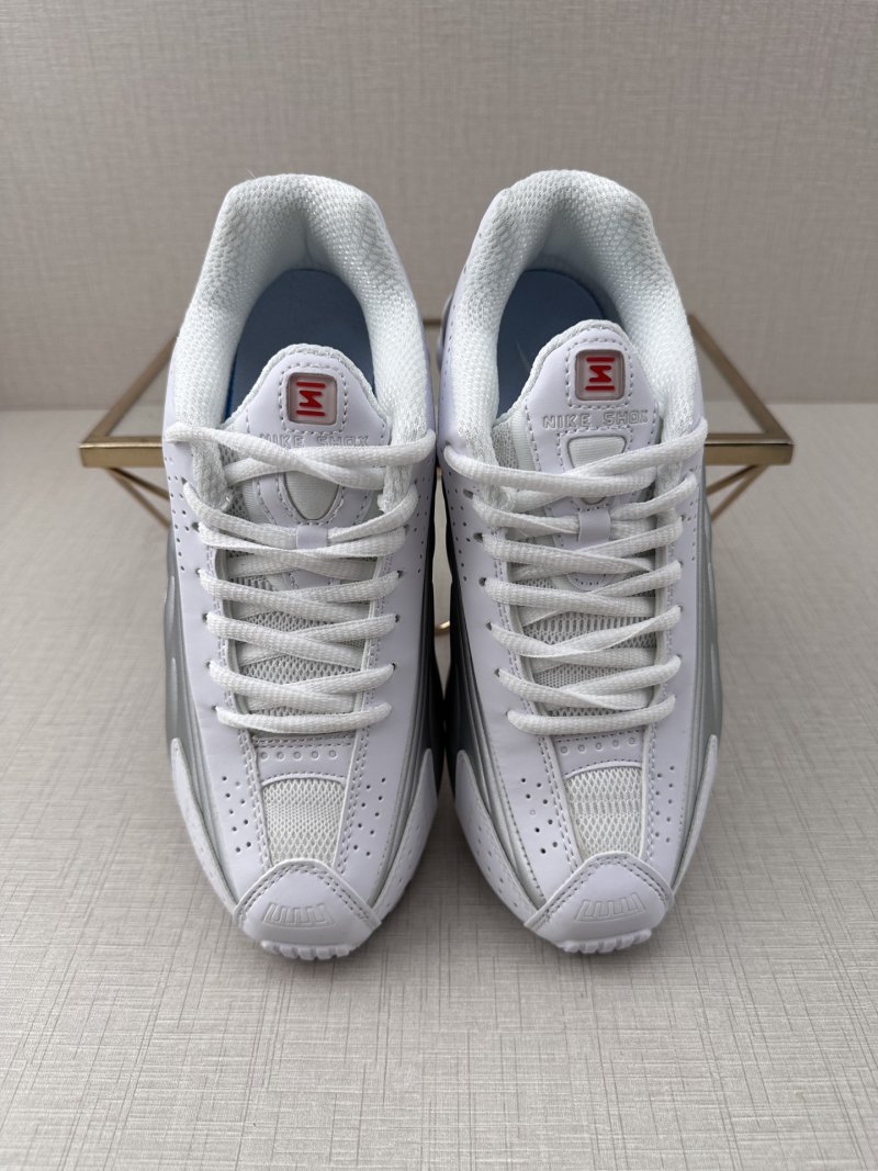 Nike Shox R4 view