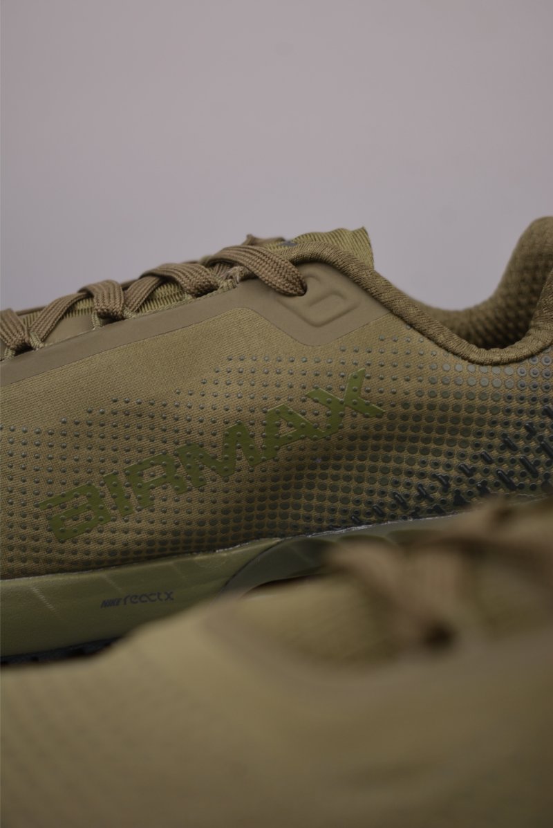 Nike Air Max Phoenix view